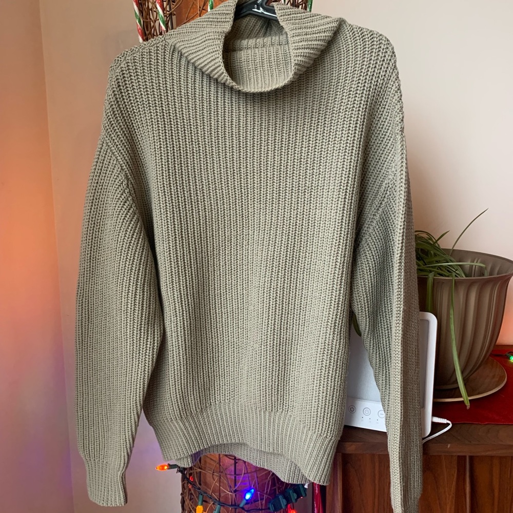 EUC Aritzia Montpellier Sweater 🌱